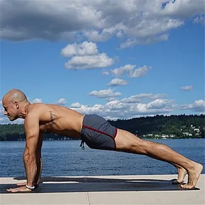 Sneldrogende sportshort voor heren voor fitnesstraining en outdoor strandkleding aan meer