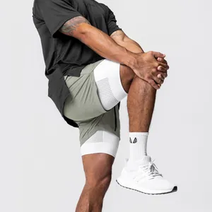 Detailansicht der 2-in-1-Sportshorts für Herren mit weißer Netz-Innenkompressionsschicht