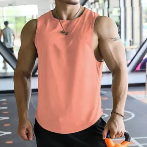Nahaufnahme des orangefarbenen Mesh-Tops mit atmungsaktiver Stoffstruktur