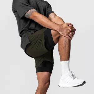 Detailansicht der 2-in-1-Schnelltrocknungs-Sportshorts für Herren mit Doppelschicht