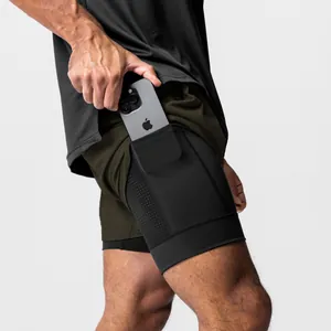 Detailansicht der doppellagigen Herren-Sportshorts mit integrierter Handytasche