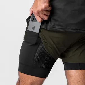 Detailansicht der 2-in-1 Herren-Laufshorts mit integrierter Handytasche in der Innenschicht