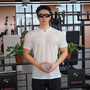 T-shirt de sport cintré pour homme en tissu respirant blanc pour la gym et la musculation