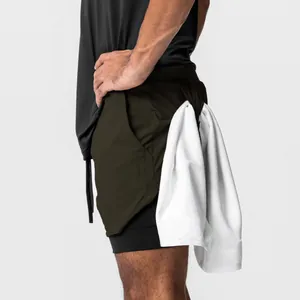 Detailansicht der 2-in-1 Sporthose für Herren mit praktischer Handtuchschlaufe
