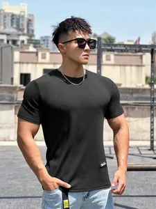 Maglietta sportiva nera da uomo con trama a pelle di serpente per fitness e allenamento