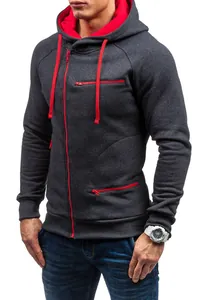 Detailansicht eines dunkelgrauen Herren-Hoodies mit roten Reißverschluss-Akzenten und Futter