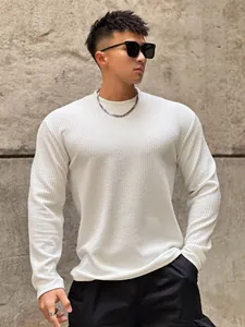 Sweatshirt blanc texturé pour hommes avec col rond et manches longues, style moderne