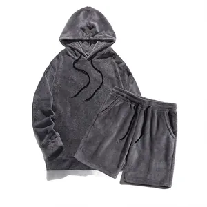 Zweiteiliges Herren-Lounge-Set aus Korallenvlies mit Kapuze und Shorts