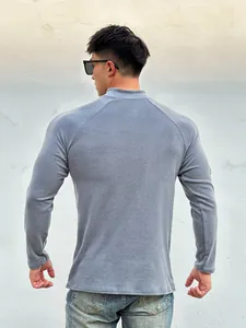 Back view detail of a men's gray slim-fit muscle T-shirt showing athletic fit and fabric