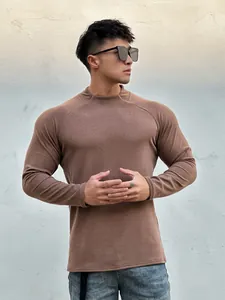Men's slim-fit thermal T-shirt with long sleeves and brown raglan design for winter sports