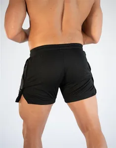 Detailansicht der schwarzen Laufshorts für Herren aus atmungsaktivem Mesh-Gewebe