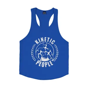 Detailansicht des blauen Baumwoll-Sport-Tanktops mit weißer Kinetic People Grafik.