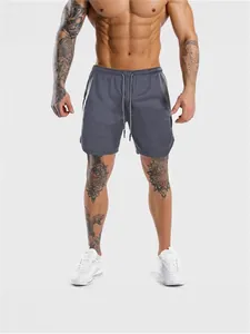 Pantaloncini fitness grigi ad asciugatura rapida da uomo con vita elastica e coulisse