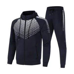 Detailansicht eines Herren-Trainingsanzugs in Navy mit weißem Waben-Geometriedruck.
