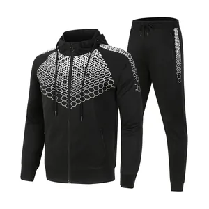Detail des schwarzen Herren-Trainingsanzugs mit weißem Wabenmuster-Druck