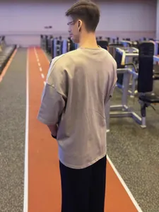 T-shirt de fitness oversize en coton pour hommes, haut d'entraînement respirant au gymnase.