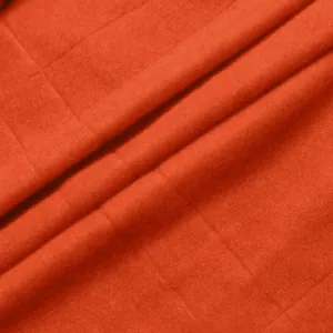 Gros plan de la texture douce du tissu thermique polaire orange pour sweat à capuche