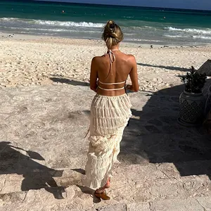 Élégant ensemble haut dos nu à bretelles et jupe longue à volants en dentelle pour les vacances