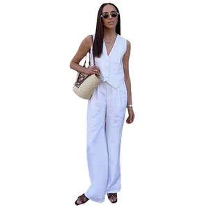 Elegante set due pezzi in cotone e lino con gilet senza maniche e pantaloni larghi.