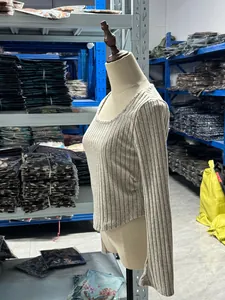 Side view of a slim-fit ribbed long-sleeve T-shirt with a curved hem on a mannequin.