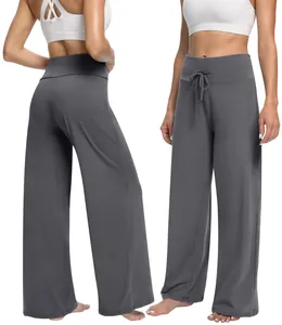 Vista anteriore e posteriore di pantaloni da yoga grigi a vita alta e gamba larga con coulisse.