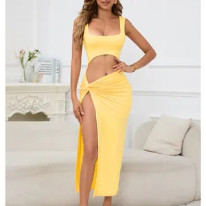 Elegante abito lungo sexy giallo cut-out con spacco alto e dettaglio del nodo