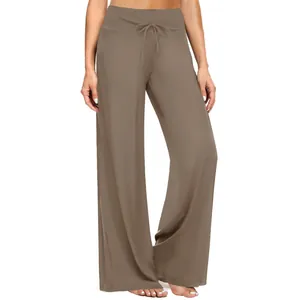 Vista dettagliata dei pantaloni larghi da donna a vita alta color talpa con cordino