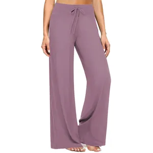 Vista intera dei pantaloni yoga color malva a vita alta e gamba larga con coulisse