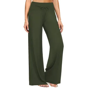 Dettaglio ravvicinato dei pantaloni da yoga verde oliva a vita alta con coulisse