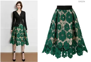 Vue détaillée de la jupe trapèze en dentelle florale verte avec maille évidée