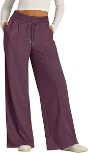 Lila weit geschnittene Jogginghose mit Kordelzug und praktischen Taschen für Damen