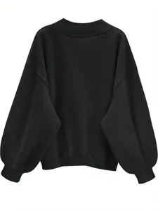 Vista posterior detallada de una sudadera negra extragrande con mangas de farol.
