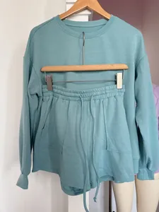Set relax due pezzi verde petrolio con maglia a maniche lunghe e pantaloncini