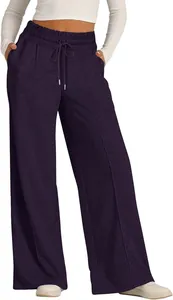 Detail der dunkelvioletten Damen-Sweatpants mit weitem Bein und Kordelzug am Bund