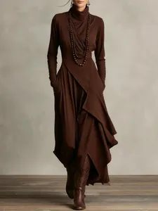 Robe longue élégante marron chocolat à col montant, design croisé et manches longues