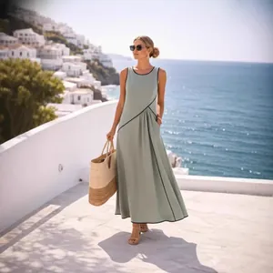 Elegante abito lungo mediterraneo verde menta con profili neri a contrasto e linea ad A