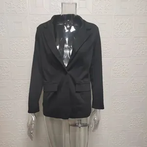 Elegante chaqueta blazer negra de mujer entallada con solapa para ropa de oficina y ocio