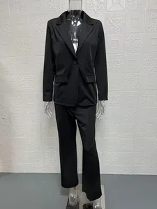 Traje de chaqueta y pantalón negro de corte entallado para mujer estilo oficina profesional