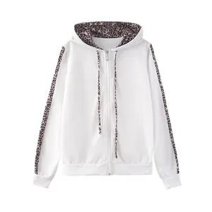 Felpa con cappuccio e zip bianca da donna con fodera e strisce a motivo leopardato
