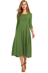Vue de face d'une élégante robe midi vert olive à manches longues avec jupe fluide