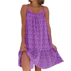 Robe d'été sans manches à fleurs violettes avec bretelles et grande jupe