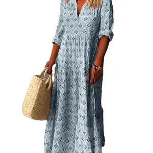 Elegante vestido largo de talla grande con cuello alto retro y estampado geométrico azul