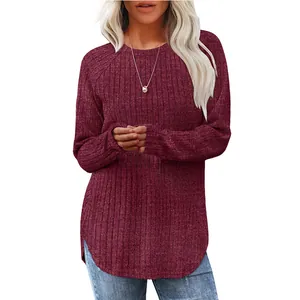 Maglia larga da donna a costine con scollo rotondo e orlo curvo bordeaux