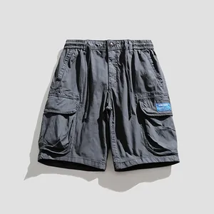 Lockere Herren Cargo-Shorts mit mehreren Taschen in Dunkelgrau für sommerlichen Look