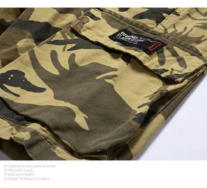 Detailansicht der militärischen Camouflage-Cargo-Shorts mit robustem Stoff und Tasche