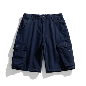 Pantaloncini cargo estivi da uomo blu navy con multitasche e patta.