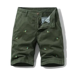 Short cargo pour hommes vert olive avec broderies d'oiseaux et coupe décontractée