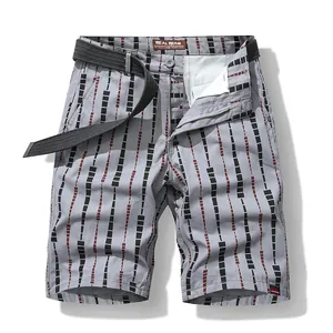 Stijlvolle heren cargo shorts voor de zomer met geometrisch patroon en zwarte riem