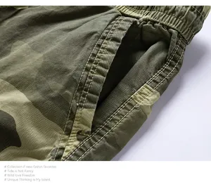 Primo piano del dettaglio della tasca e delle cuciture resistenti dei pantaloncini cargo.