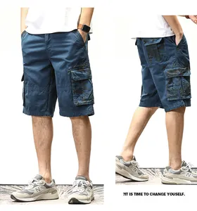 Detaillierte Ansicht der blauen Retro-Cargo-Shorts für Herren mit Camouflage-Muster